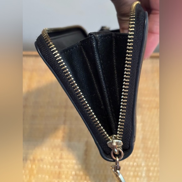 DKNY Black Leather large Wallet in like new condition! - Picture 11 of 13